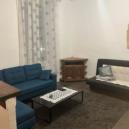 Superbe Appartement Avec Parking Gratuit Vaulx-en-Velin ภายนอก รูปภาพ