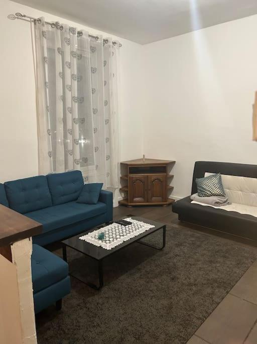 Superbe Appartement Avec Parking Gratuit Vaulx-en-Velin ภายนอก รูปภาพ