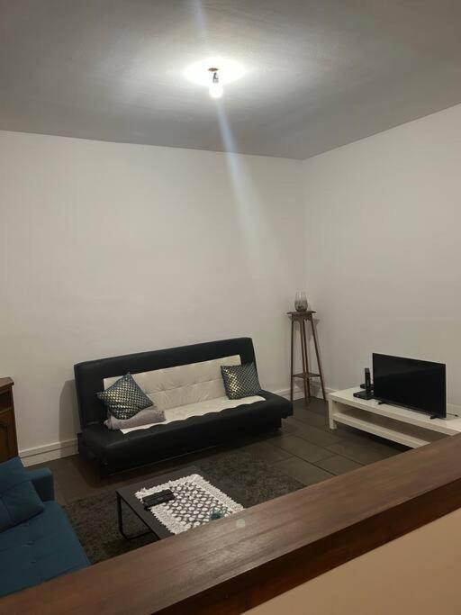 Superbe Appartement Avec Parking Gratuit Vaulx-en-Velin ภายนอก รูปภาพ