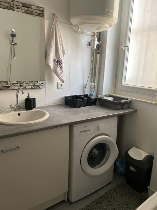 Superbe Appartement Avec Parking Gratuit Vaulx-en-Velin ภายนอก รูปภาพ