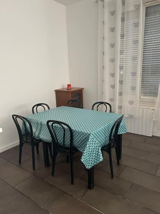 Superbe Appartement Avec Parking Gratuit Vaulx-en-Velin ภายนอก รูปภาพ