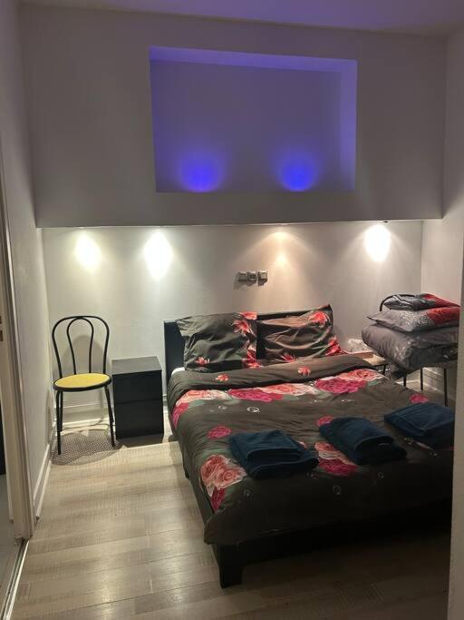 Superbe Appartement Avec Parking Gratuit Vaulx-en-Velin ภายนอก รูปภาพ